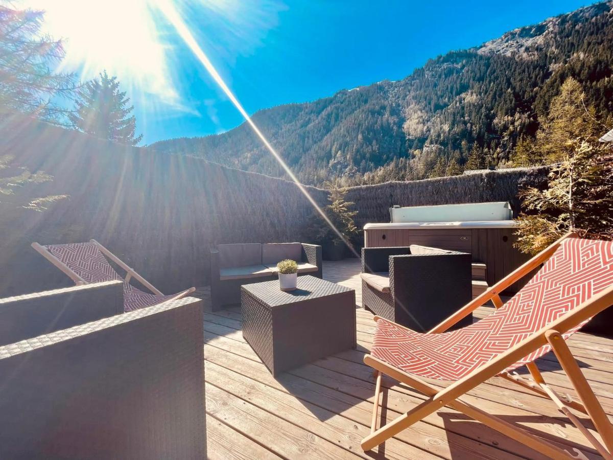 Chalet Le Petit Nicolas, Jacuzzi, Vue Mont Blanc Шамони Екстериор снимка