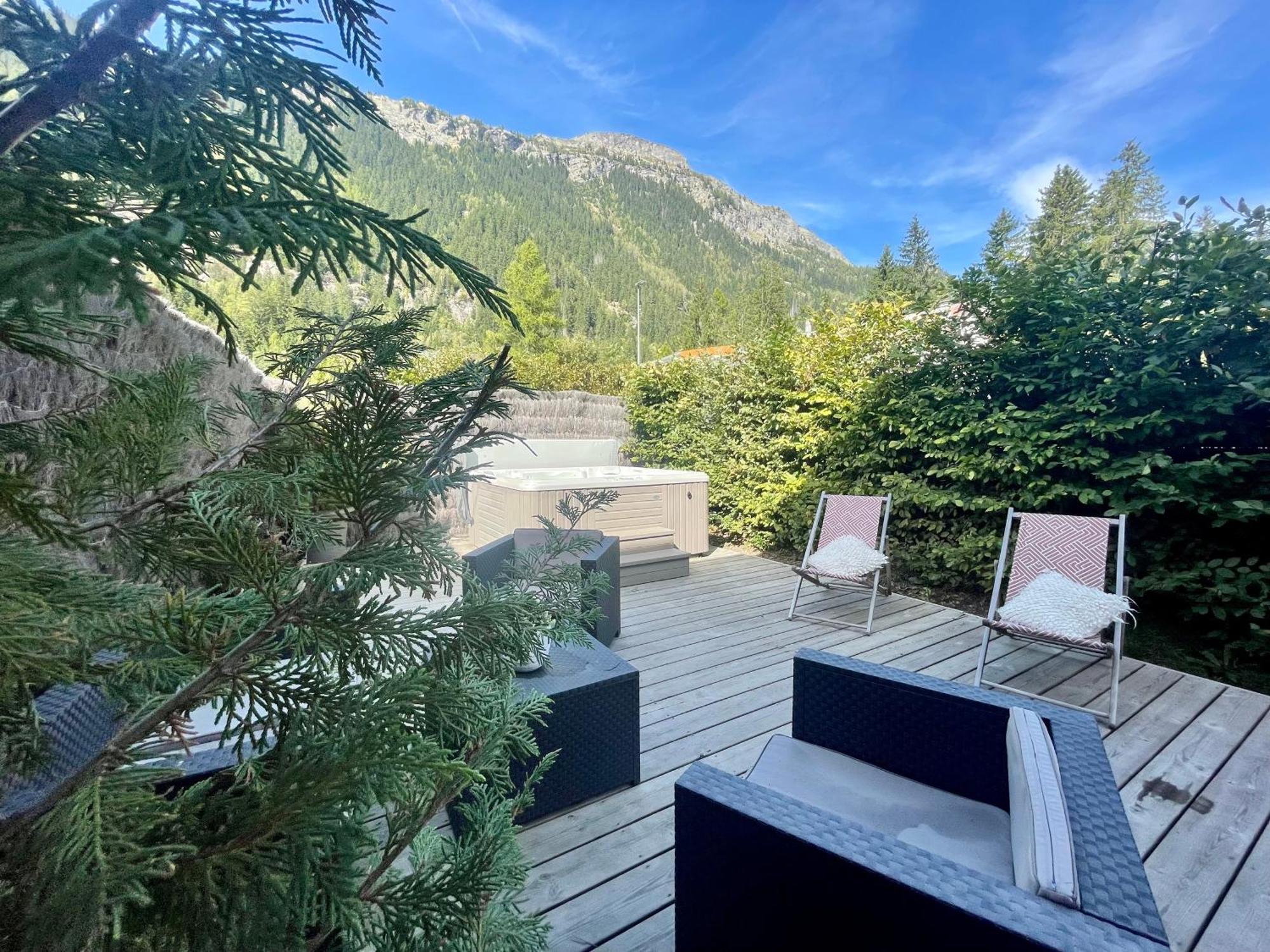 Chalet Le Petit Nicolas, Jacuzzi, Vue Mont Blanc Шамони Екстериор снимка