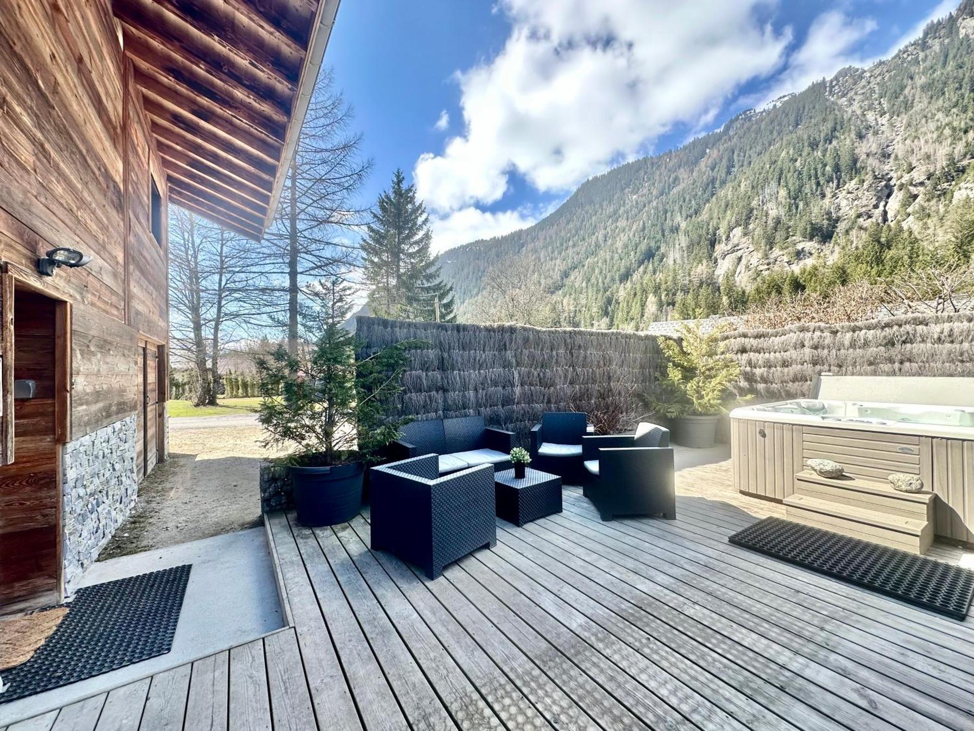 Chalet Le Petit Nicolas, Jacuzzi, Vue Mont Blanc Шамони Екстериор снимка