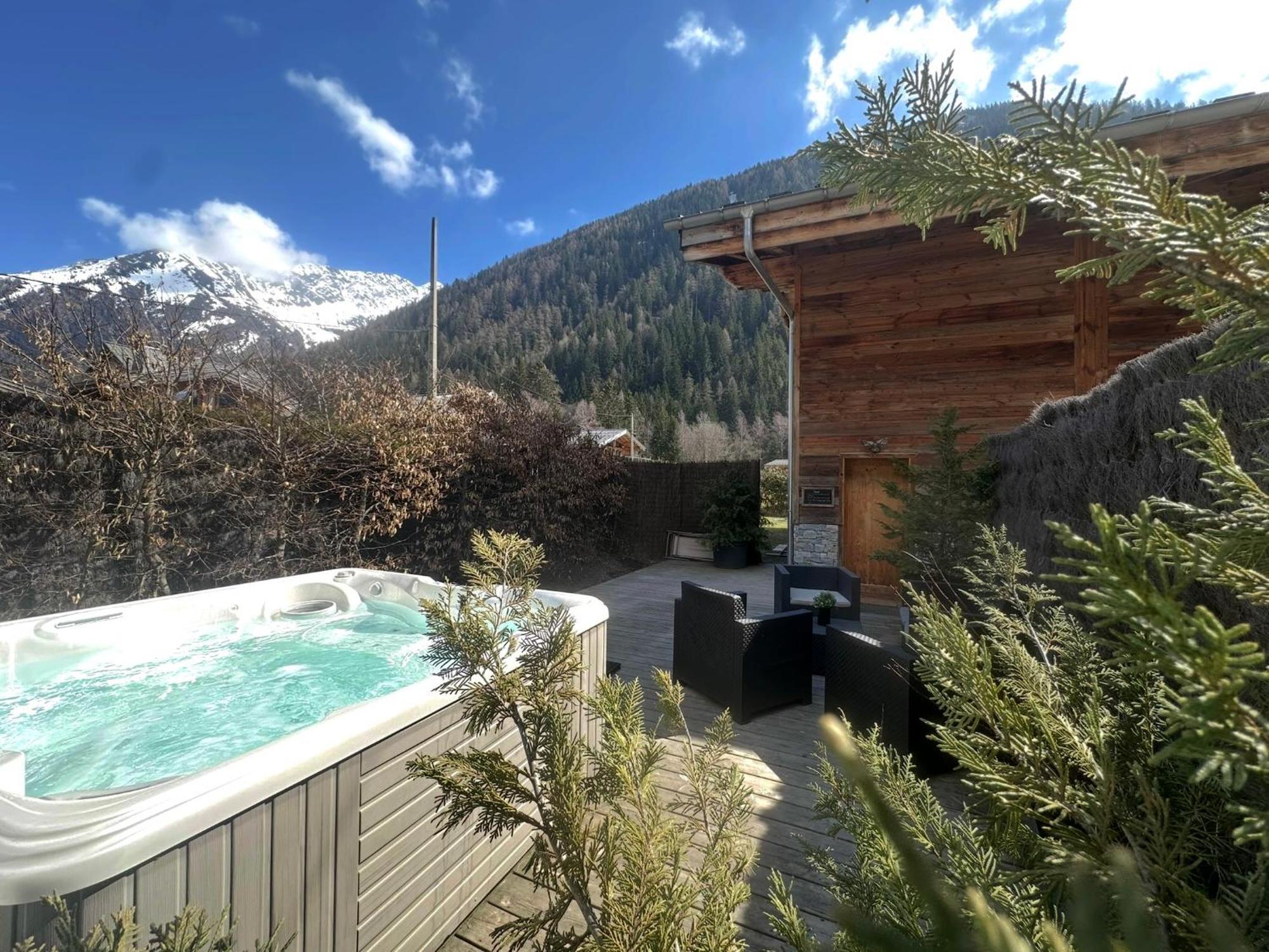 Chalet Le Petit Nicolas, Jacuzzi, Vue Mont Blanc Шамони Екстериор снимка